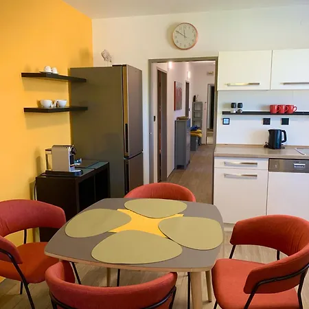Viatores Apartman *