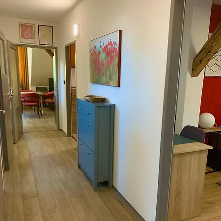 Viatores Apartman *